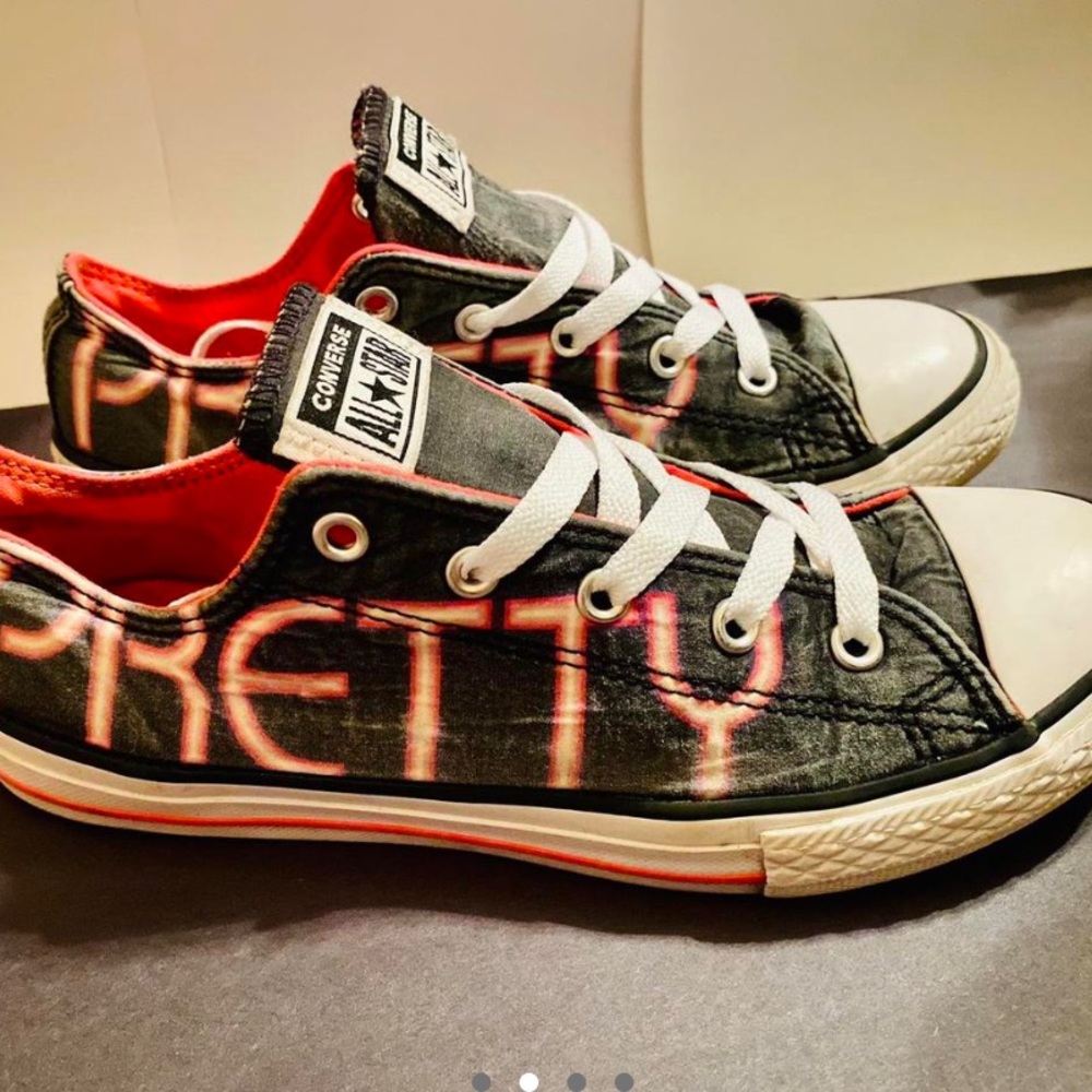 Size 6 women’s converse in good condition